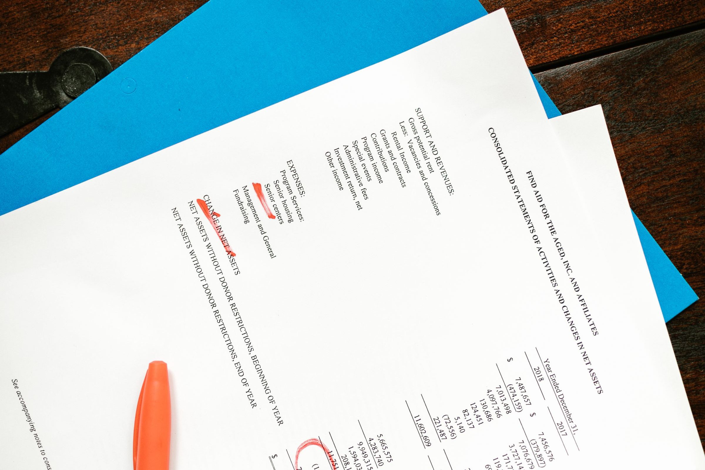 Financial documents on a wooden desk. Photo: RDNE Stock project / Pexels