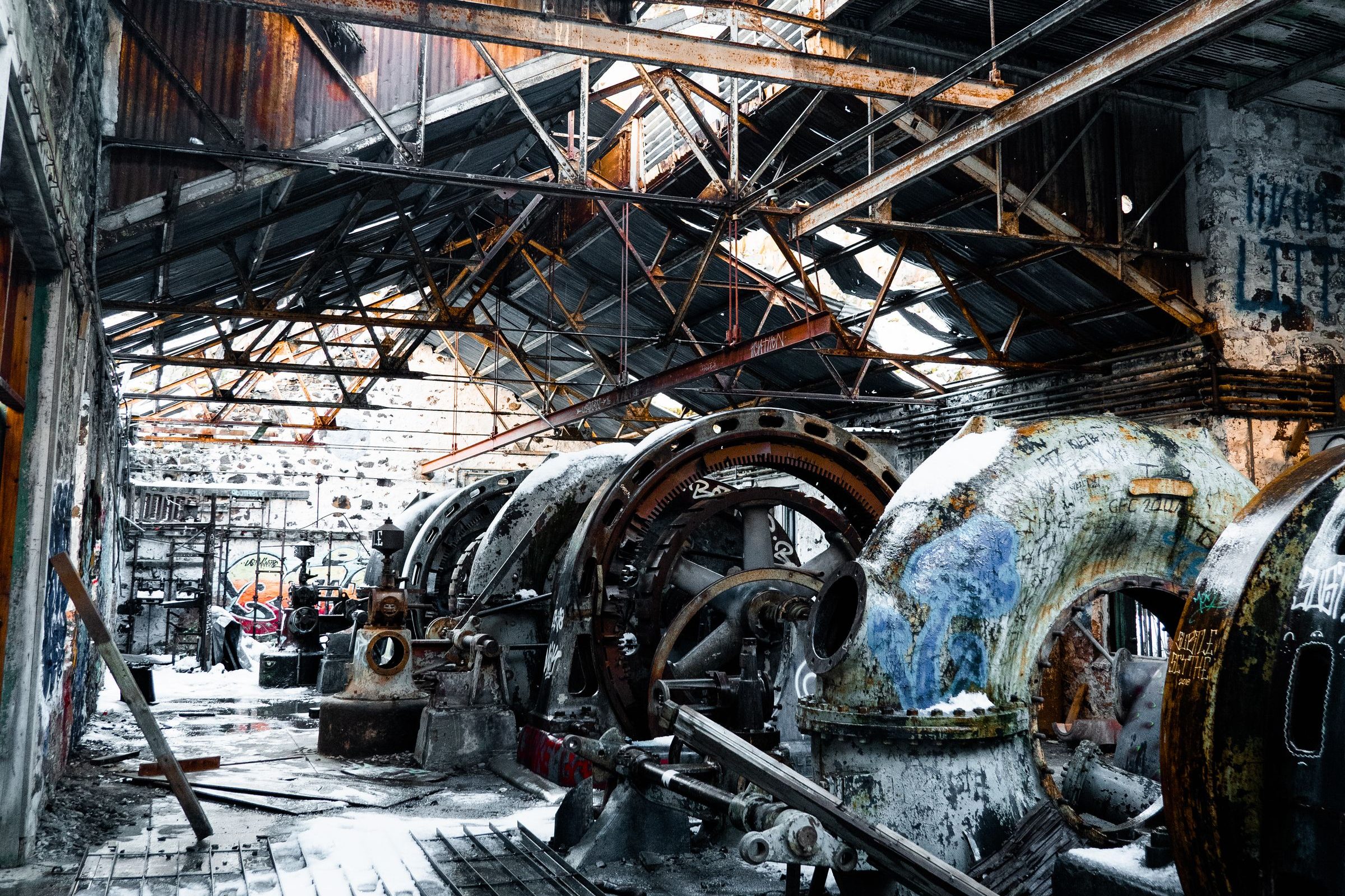 Idle industrial machinery in a closed plant. Photo: Aleksey Kuprikov / Pexels