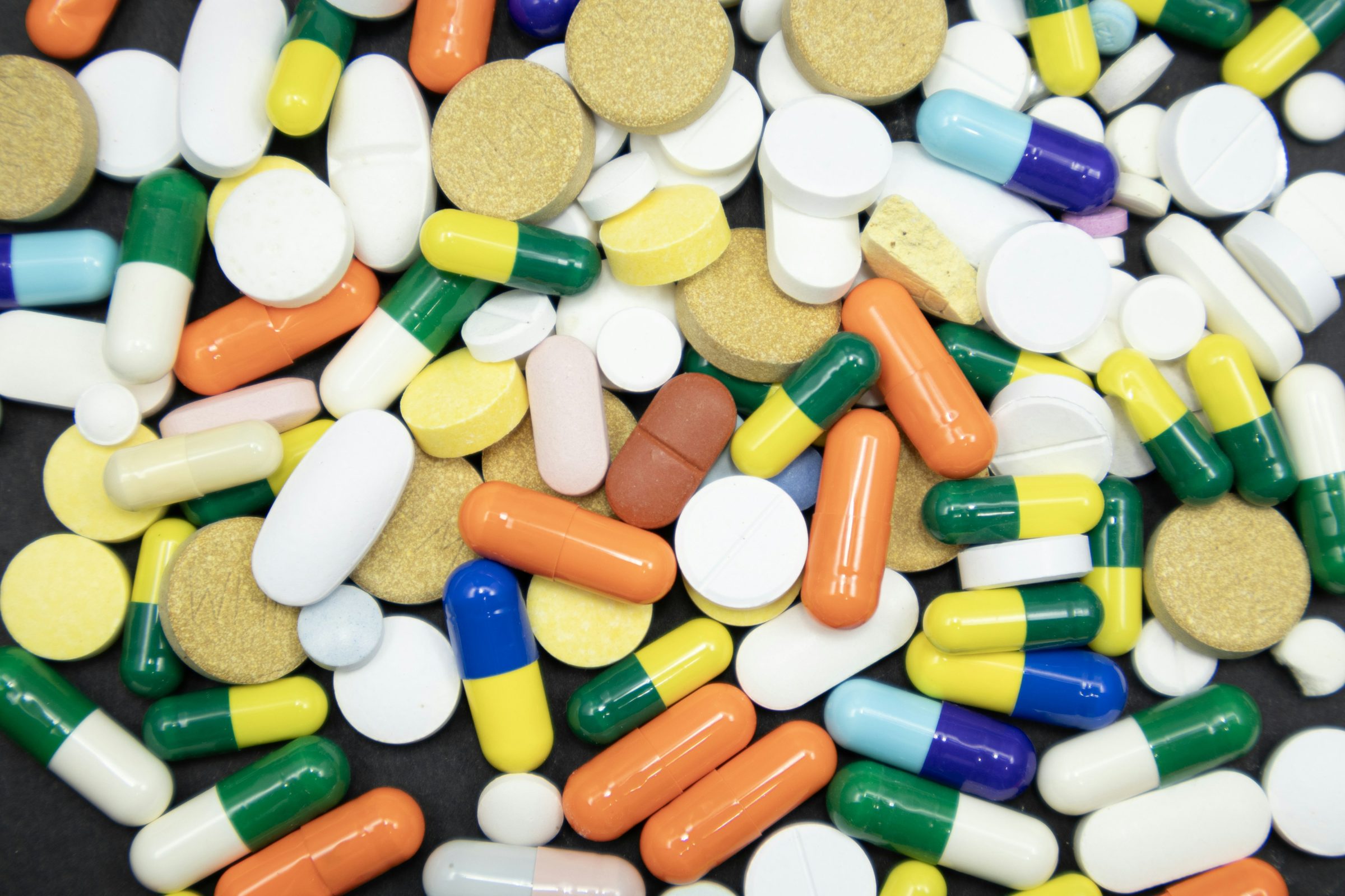 Assortment of pills and capsules. Photo: Jorge Campos / Unsplash