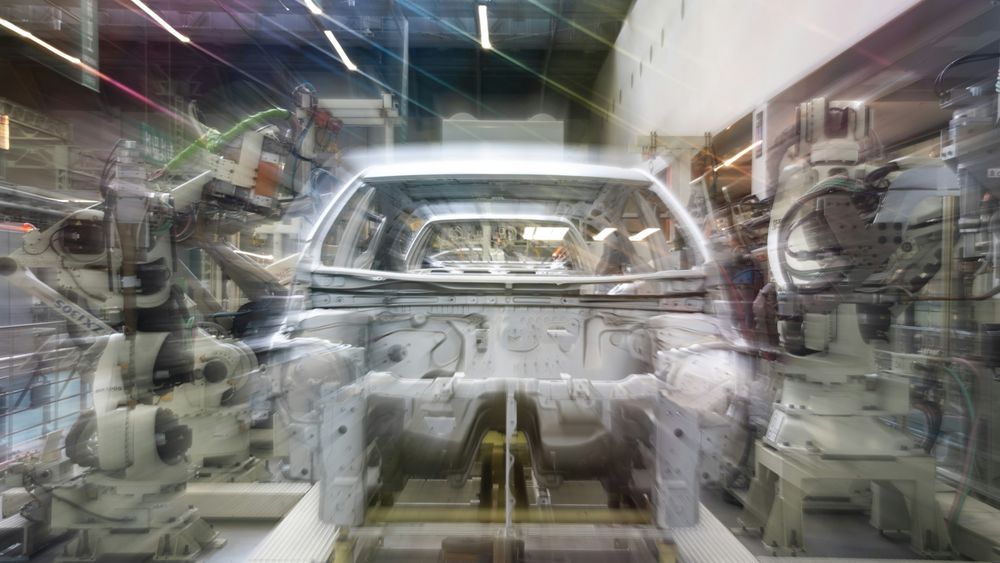Car assembly line with robotic arms. Photo: Lilian Do Khac / Unsplash