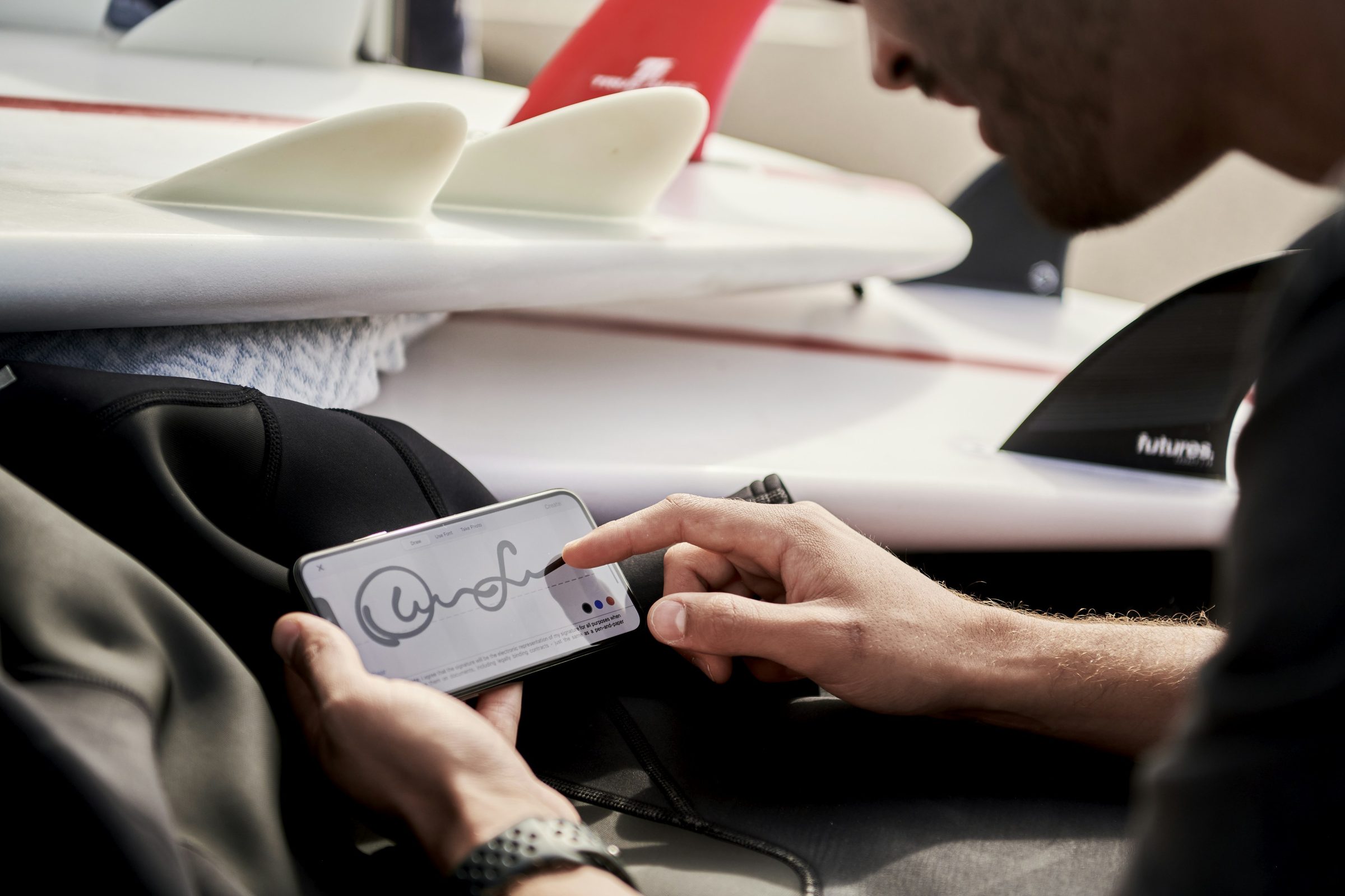 Man signing a contract electronically. Photo: Docusign / Unsplash